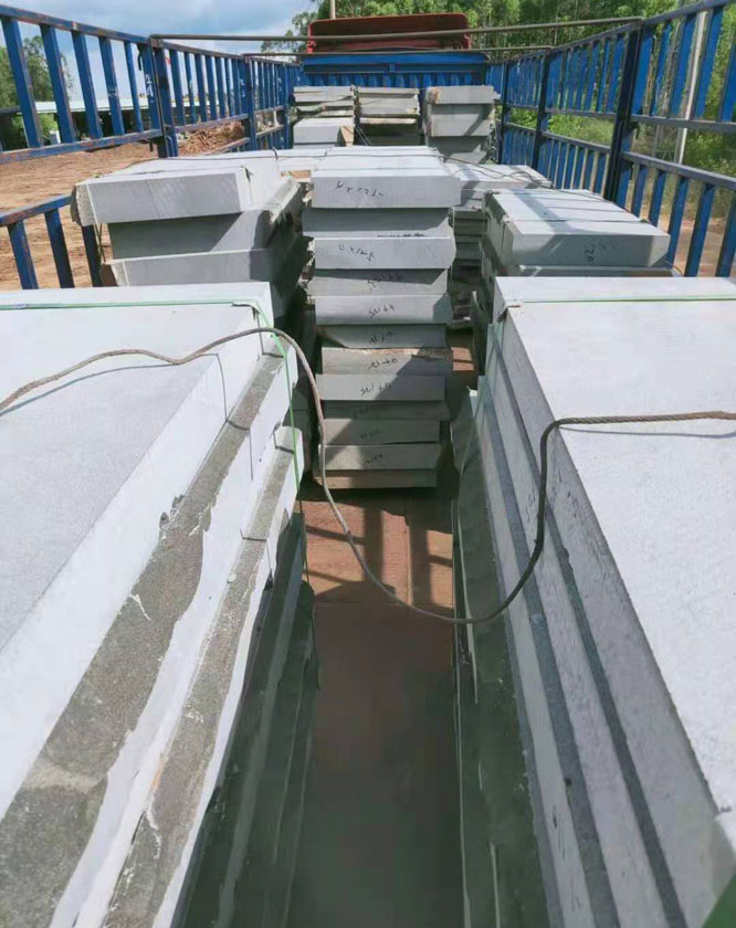 湛江黑现场装车车辆